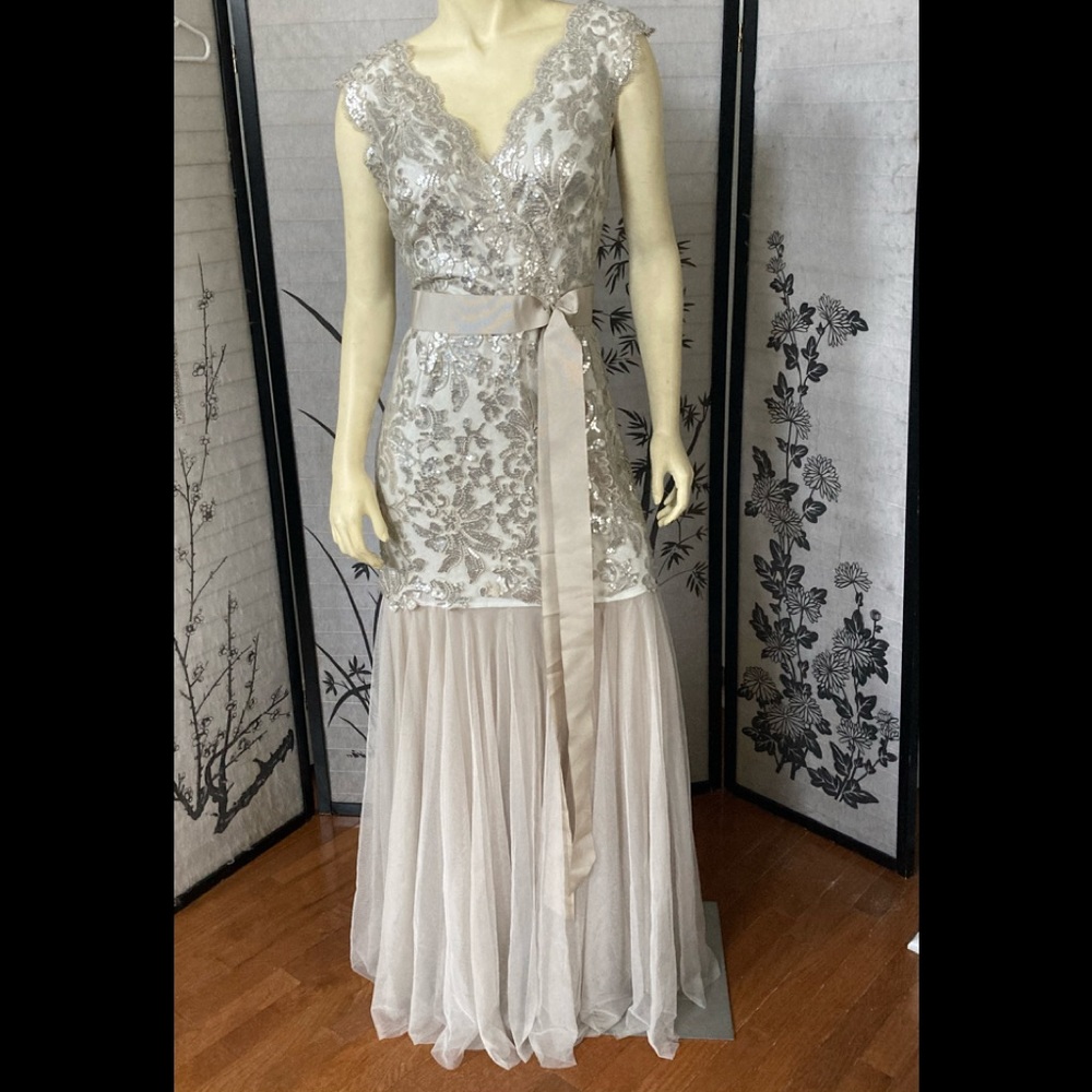 Tadashi gown. Gorgeous beaded and tulle sz12 NWT